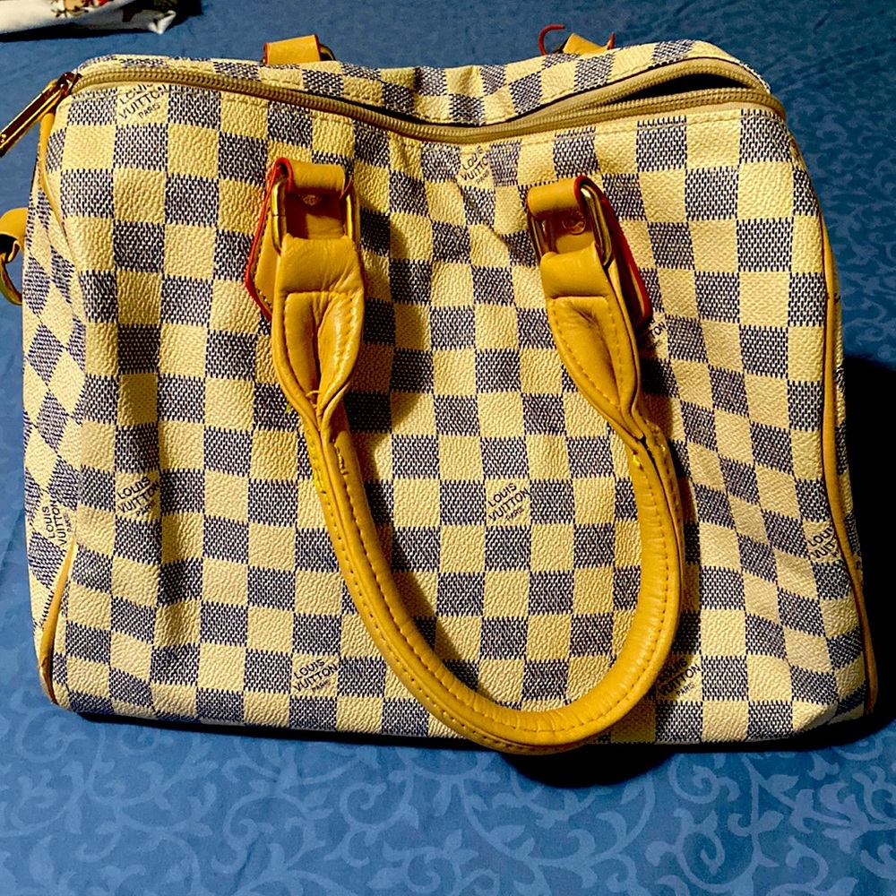 Used hand bag. Medium size